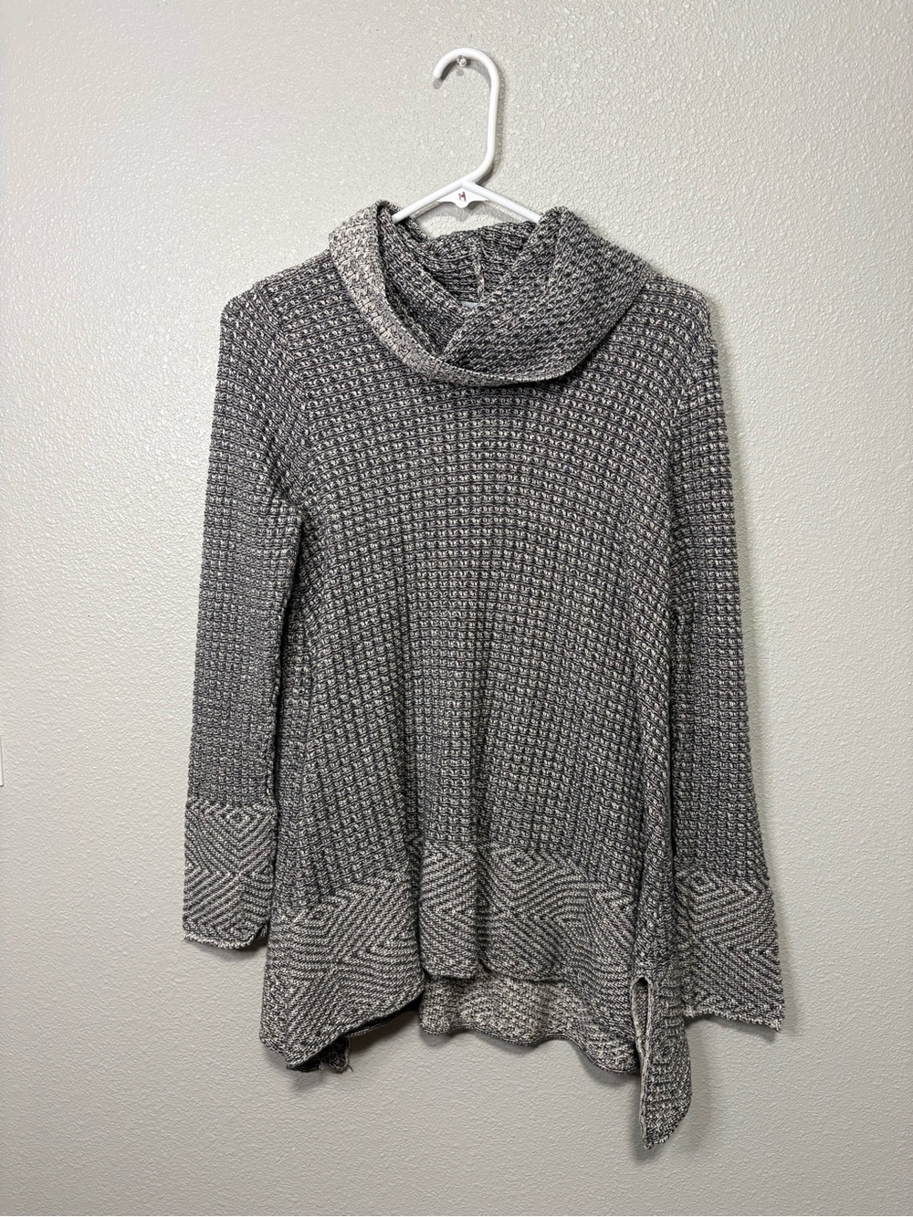 Eight Eight Eight Gray Cowl Neck Sweater Tunic Chevron Knit Hem Medium Cotton
